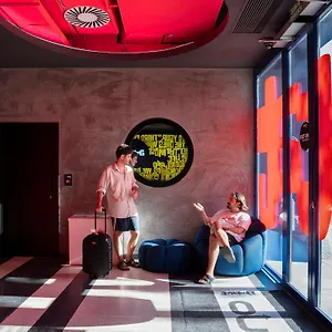 hostel-amistat-city.topbarcelonahotels.com/